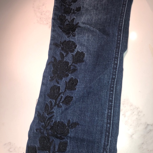 Embroidered wit & wisdom jeans with cuffs size 2p - Picture 6 of 10